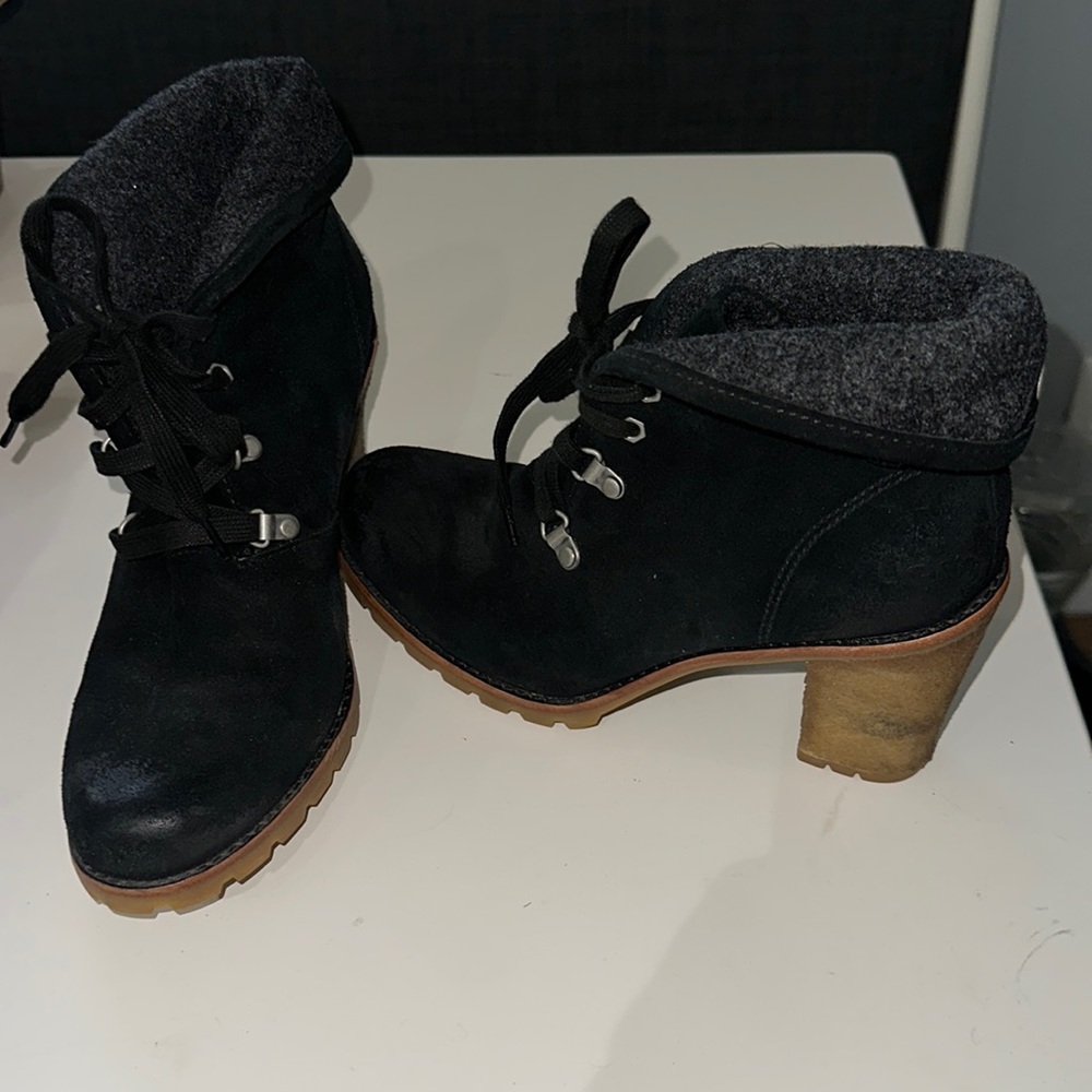 UGG Australia Women Calynda 1002166 Black Ankle booties Boots Heels Size 9.5
